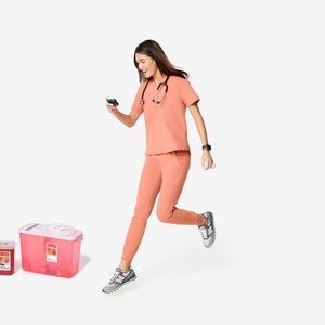 Figs Coral Scrub Set